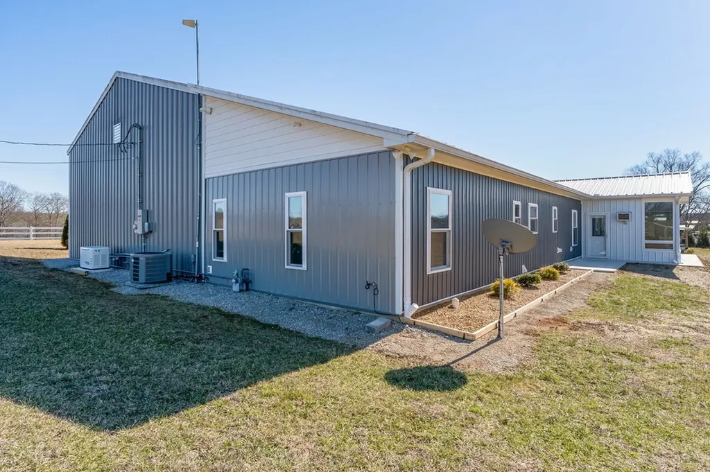 14630 Old Kentucky Road Walling TN 38587