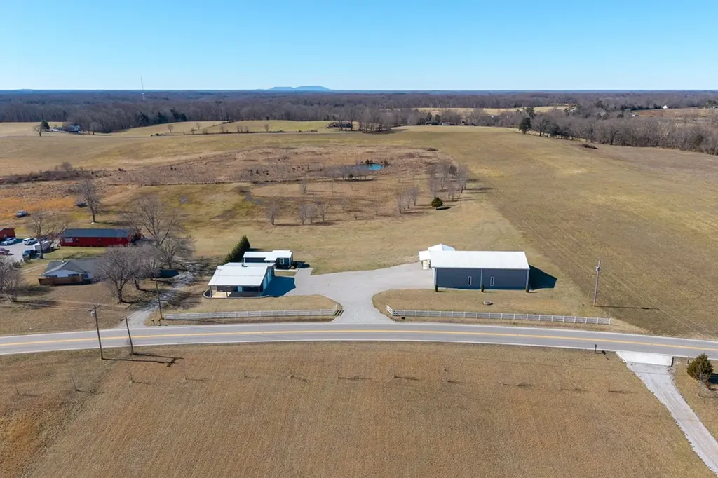 14630 Old Kentucky Road Walling TN 38587