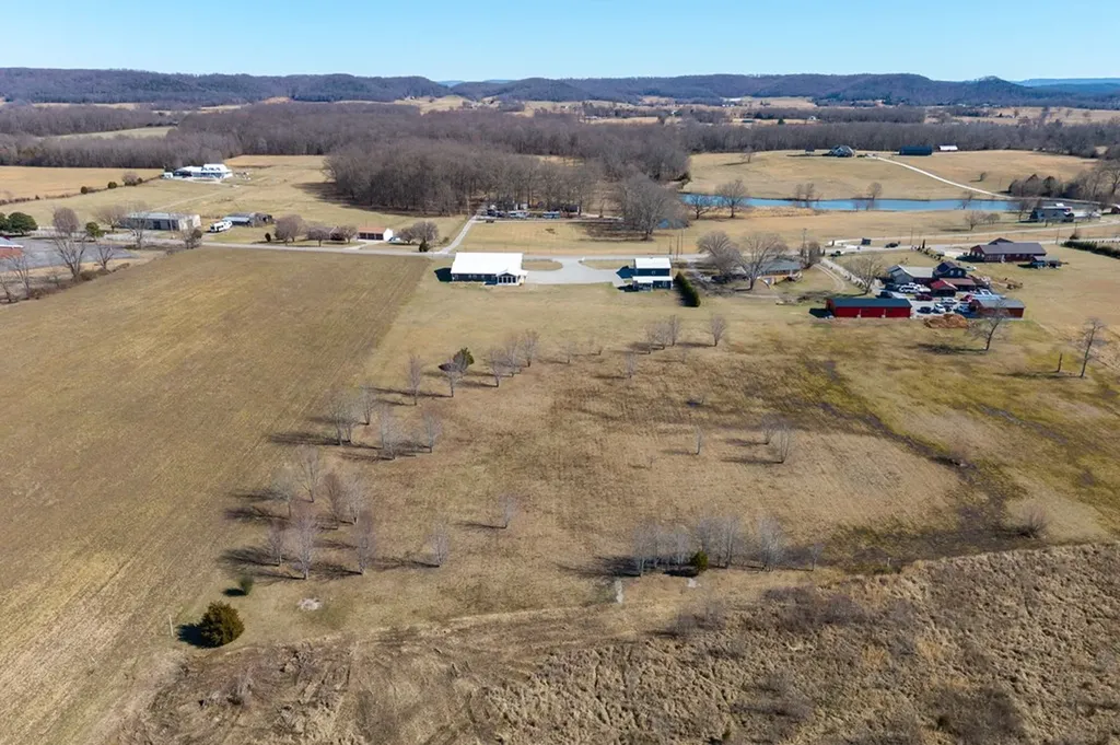 14630 Old Kentucky Road Walling TN 38587