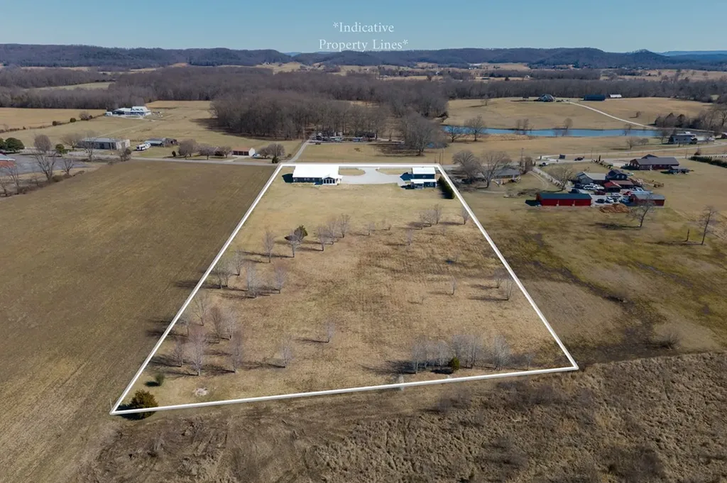 14630 Old Kentucky Road Walling TN 38587