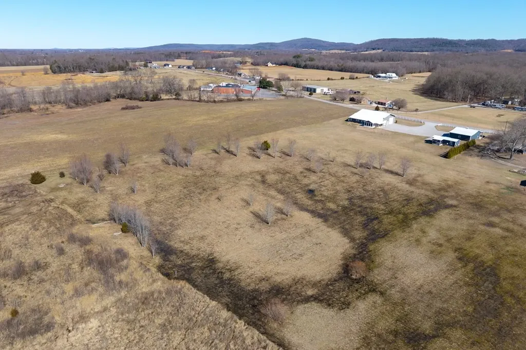 14630 Old Kentucky Road Walling TN 38587