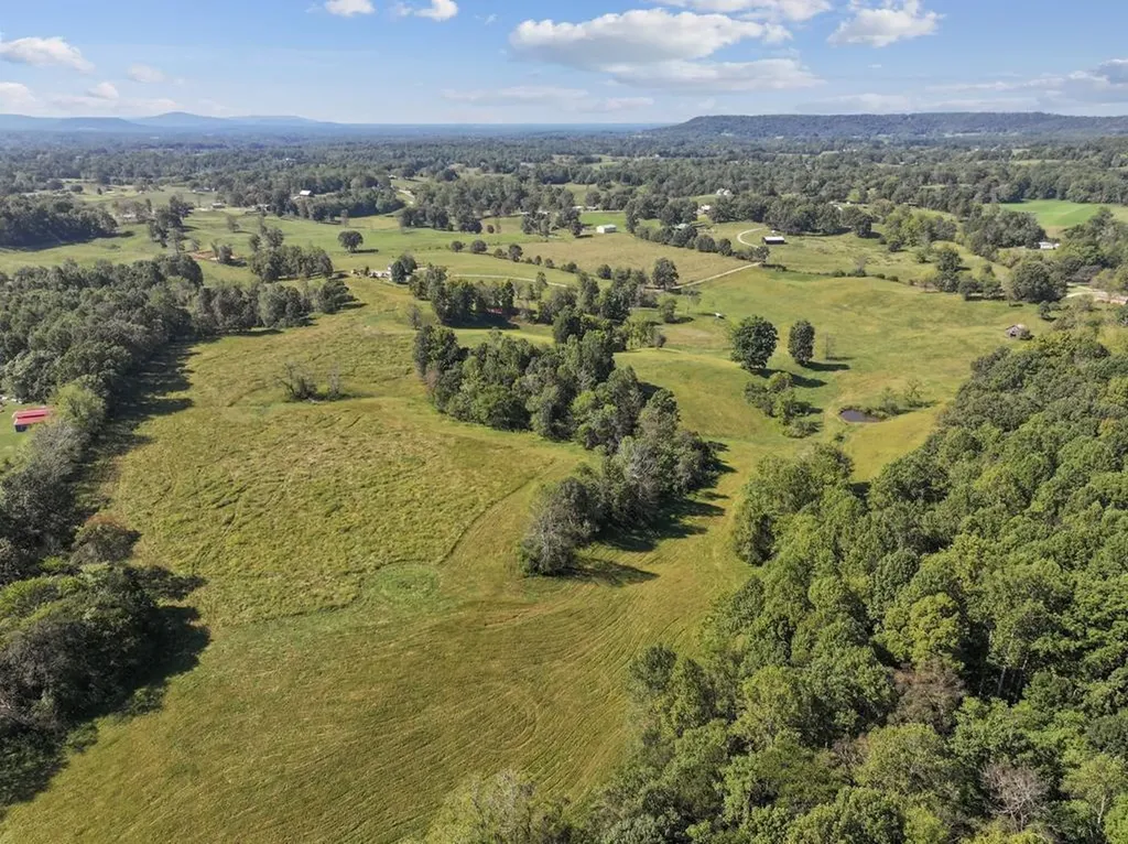 515 Jericho Road Quebeck TN 38579