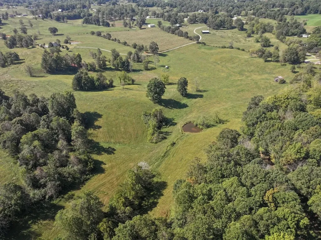 515 Jericho Road Quebeck TN 38579