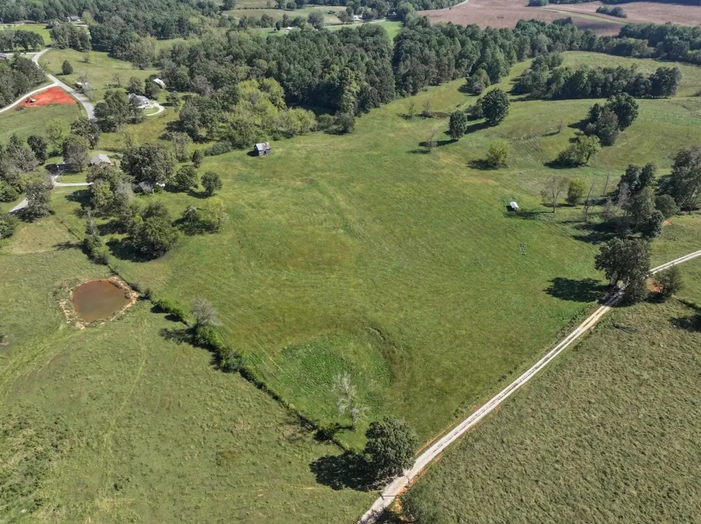 515 Jericho Road Quebeck TN 38579