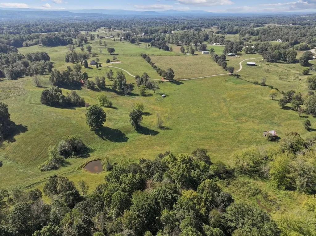 515 Jericho Road Quebeck TN 38579