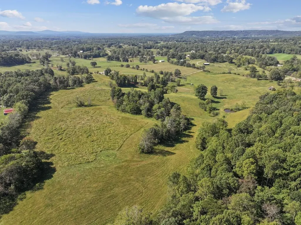 515 Jericho Road Quebeck TN 38579