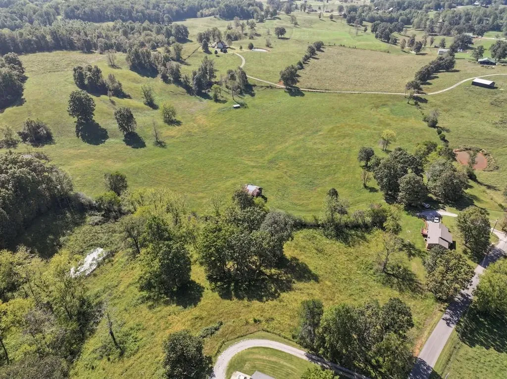 515 Jericho Road Quebeck TN 38579