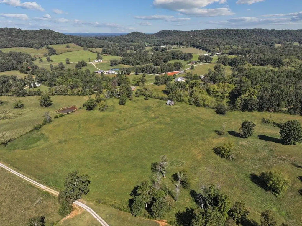 515 Jericho Road Quebeck TN 38579