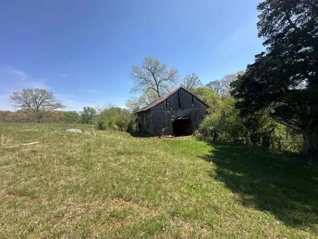 515 Jericho Road Quebeck TN 38579