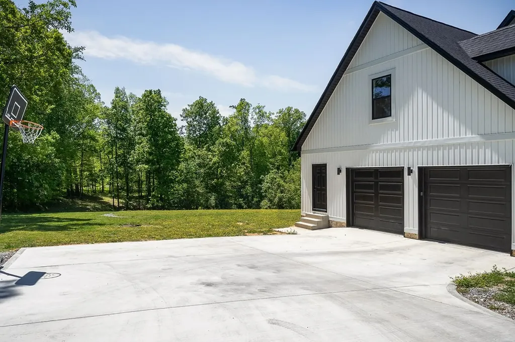 250 Dyer Ridge Road Baxter TN 38544