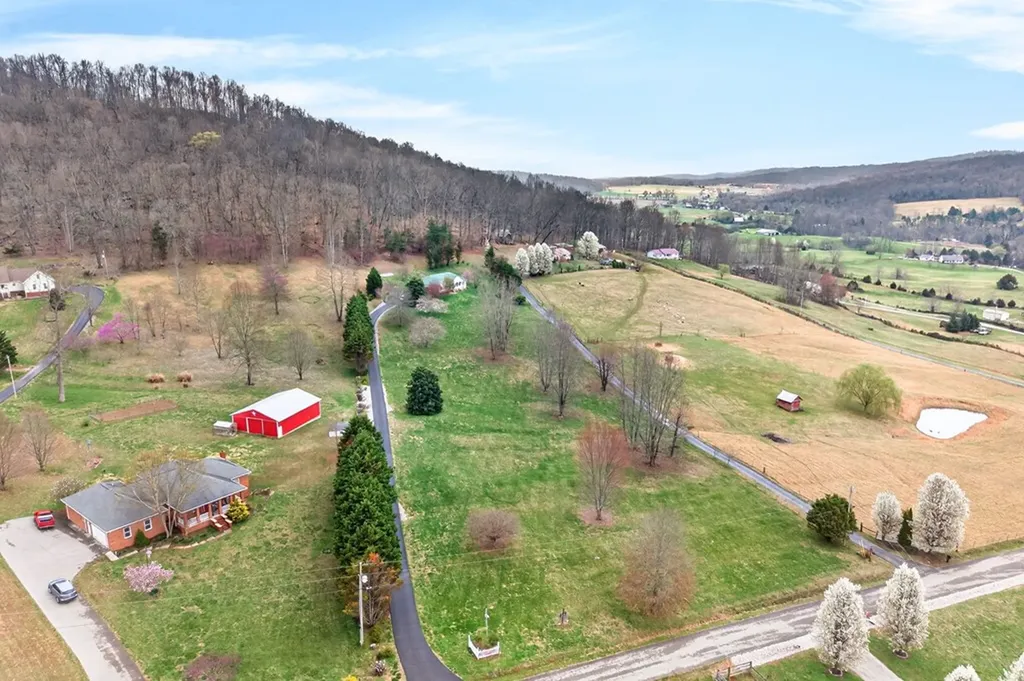 444 Mackie Road Sparta TN 38583