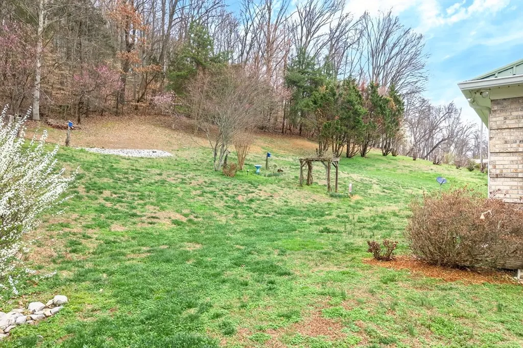 444 Mackie Road Sparta TN 38583