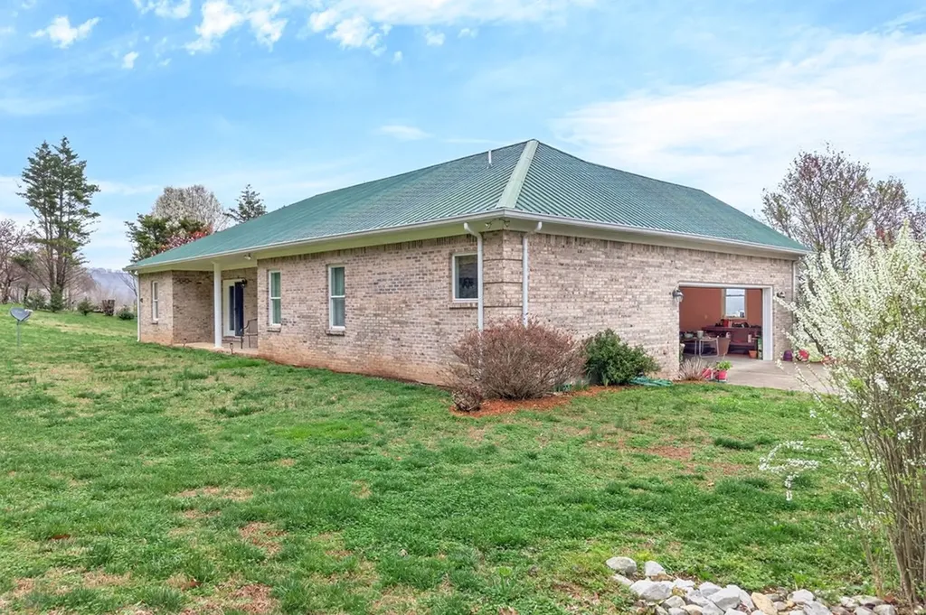 444 Mackie Road Sparta TN 38583