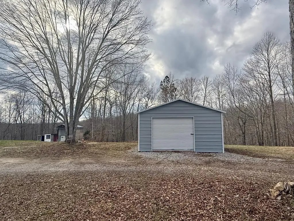 2191 Seven Knobs Road Gainesboro TN 38562-5527