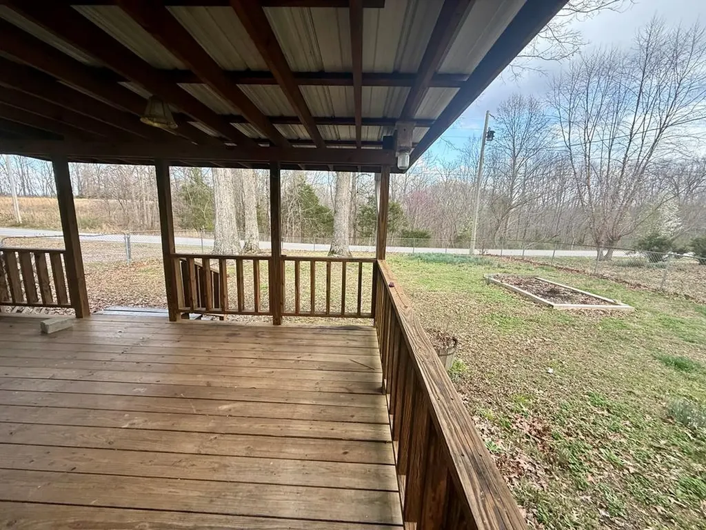 2191 Seven Knobs Road Gainesboro TN 38562-5527