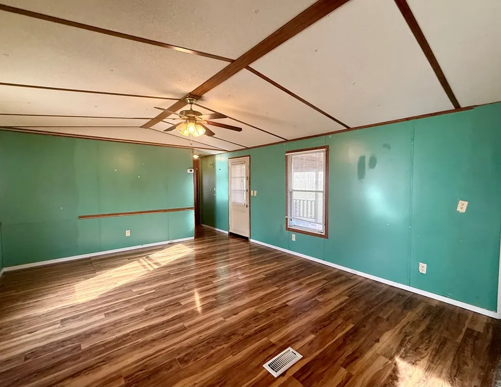 2191 Seven Knobs Road Gainesboro TN 38562-5527