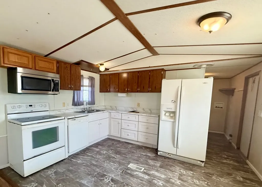 2191 Seven Knobs Road Gainesboro TN 38562-5527