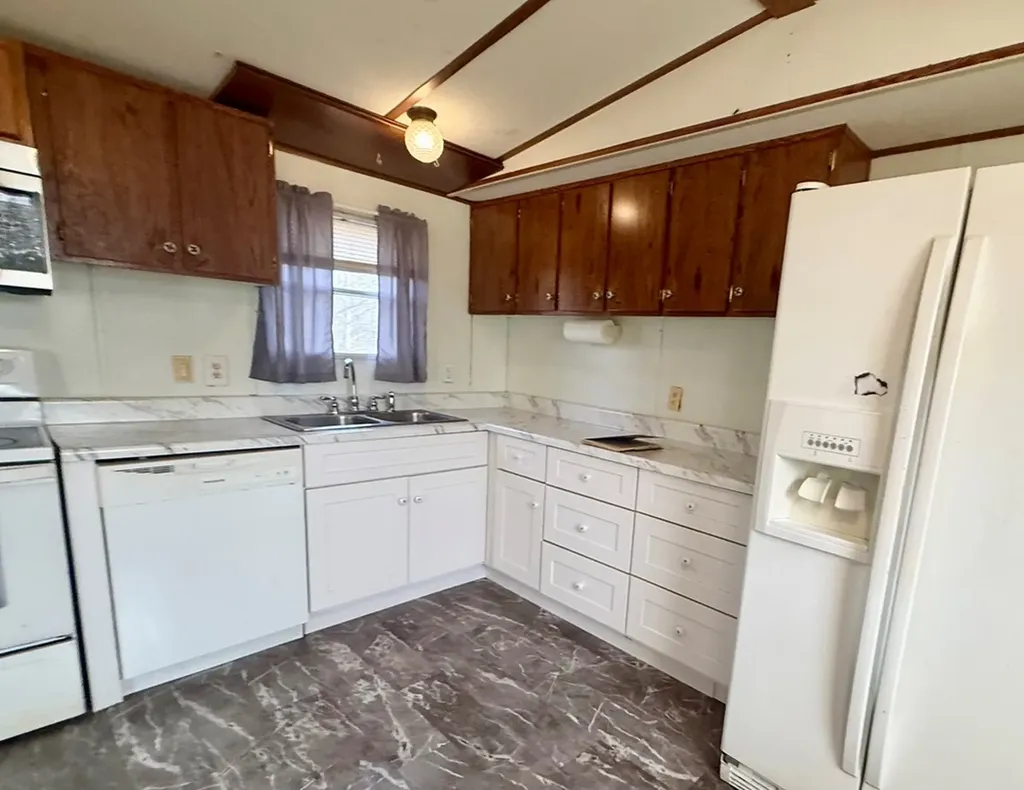 2191 Seven Knobs Road Gainesboro TN 38562-5527