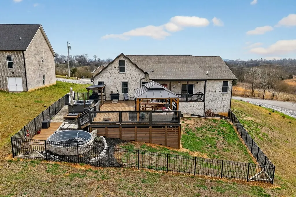 683 Blue Water Drive Cookeville TN 38506