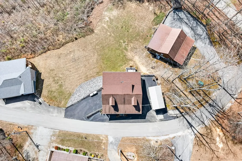 1020 Eastridge Drive Byrdstown TN 38549
