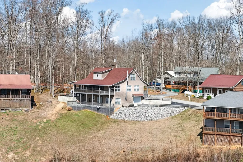 1020 Eastridge Drive Byrdstown TN 38549