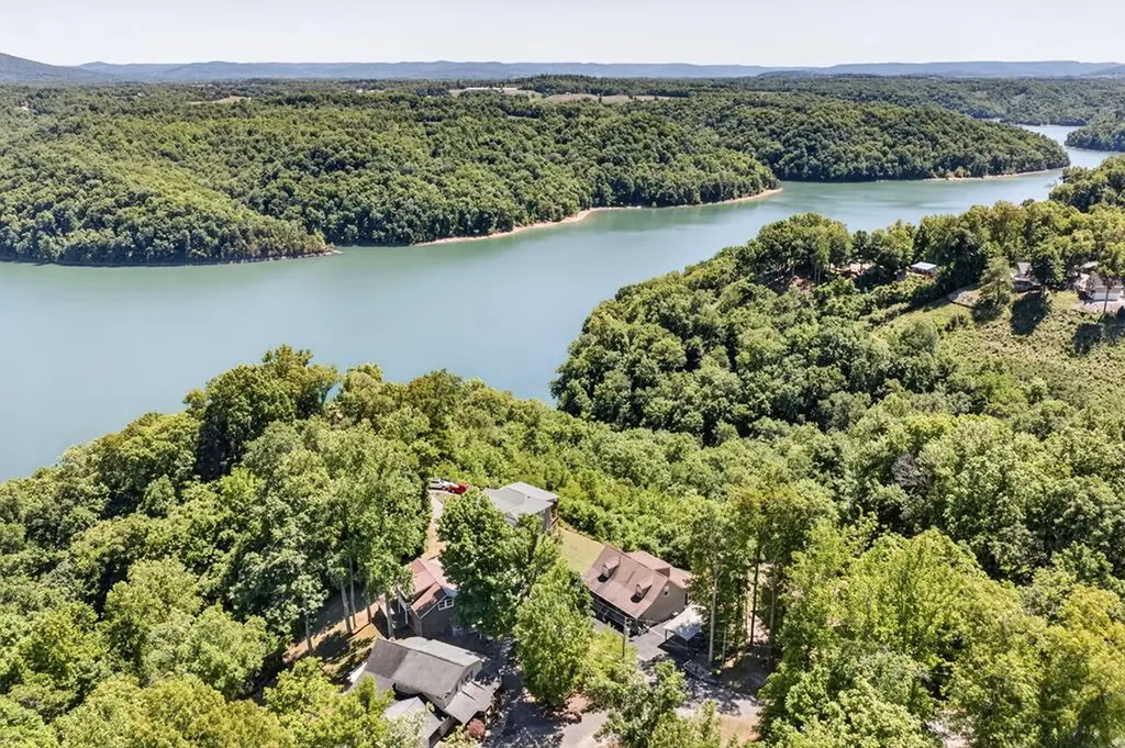 1020 Eastridge Drive Byrdstown TN 38549