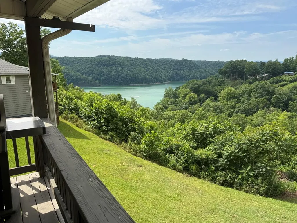 1020 Eastridge Drive Byrdstown TN 38549