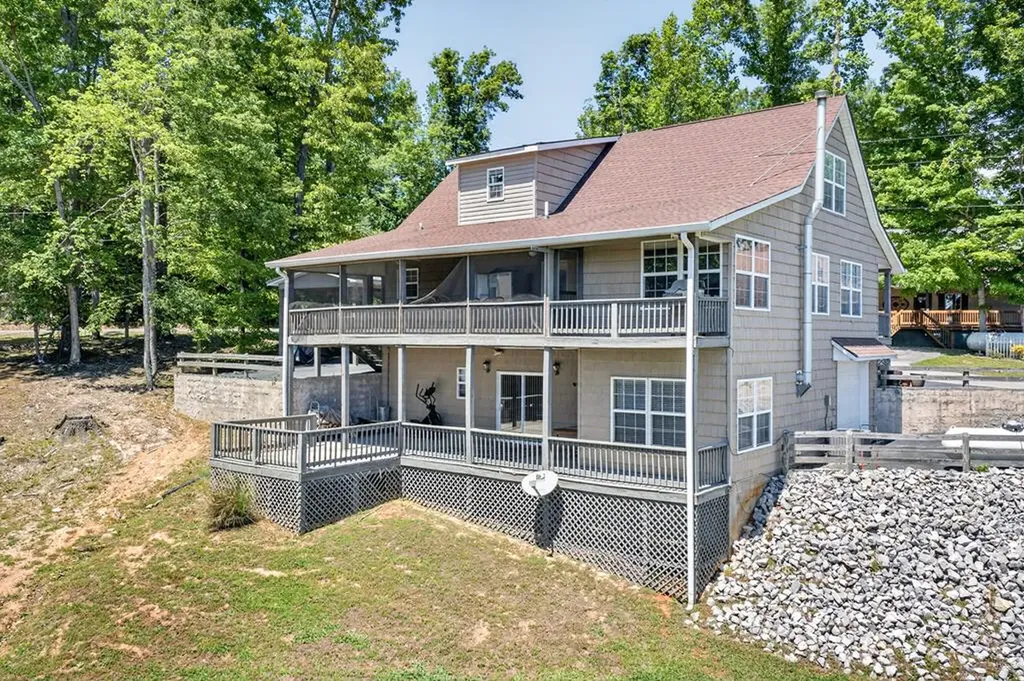 1020 Eastridge Drive Byrdstown TN 38549