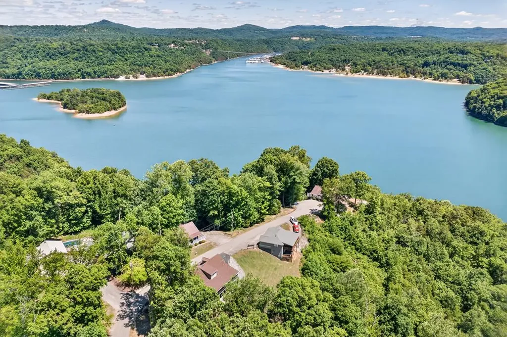 1020 Eastridge Drive Byrdstown TN 38549