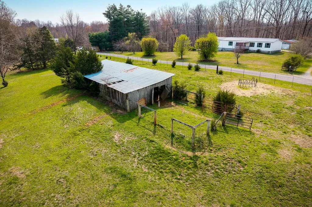 262 Burristown Paradise Lane Gainesboro TN 38562