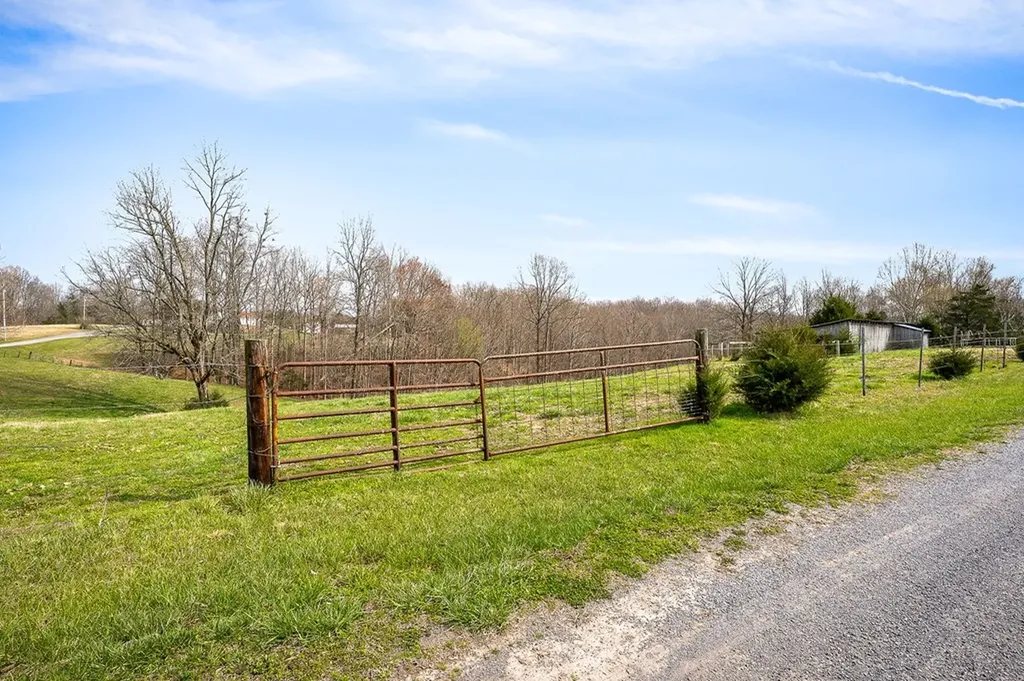 262 Burristown Paradise Lane Gainesboro TN 38562