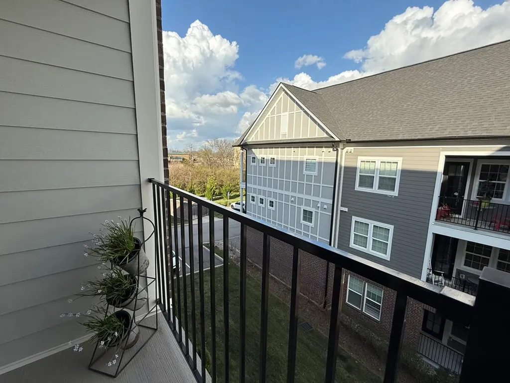 800 Vintage Green Ln Unit 302 Franklin TN 37064-2333