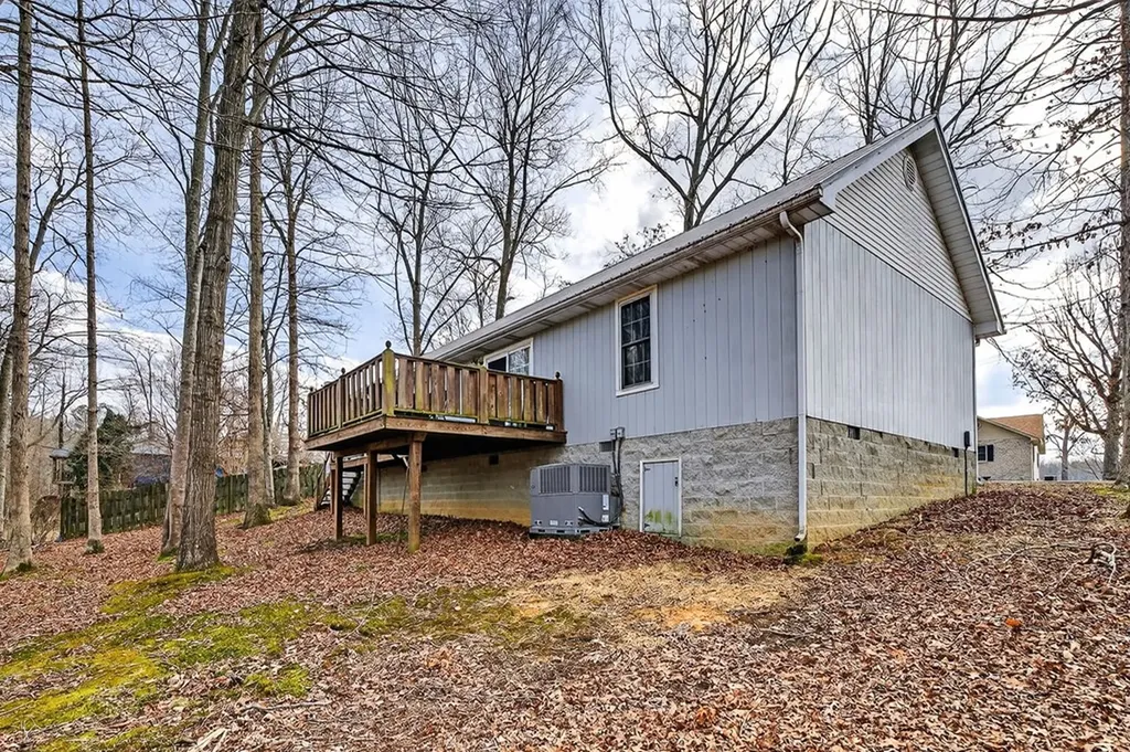 1703 Perimeter Drive Jamestown TN 38556