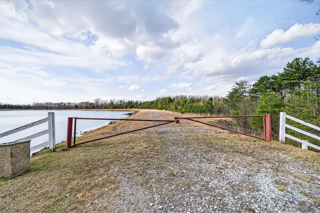 1703 Perimeter Drive Jamestown TN 38556