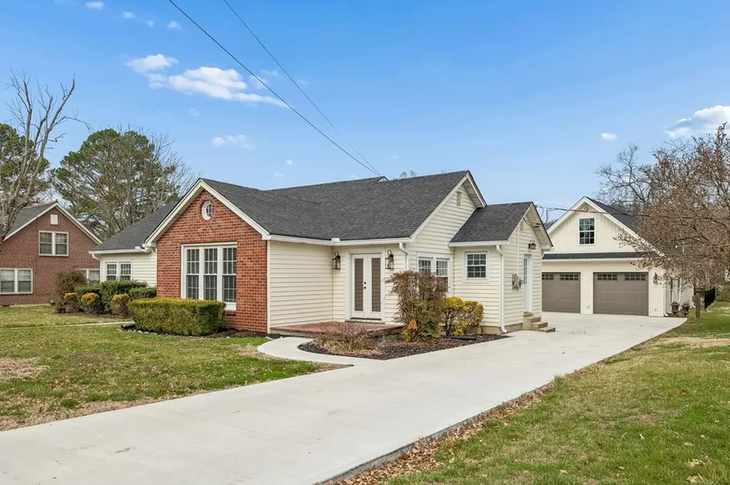 225 Jackson Avenue Carthage TN 37030