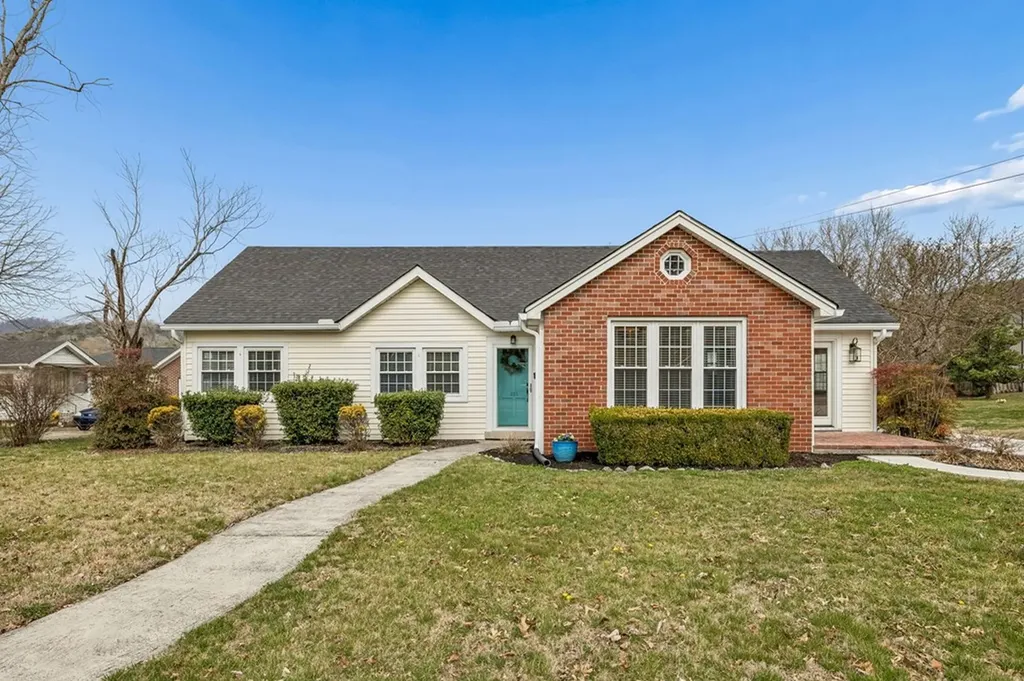225 Jackson Avenue Carthage TN 37030