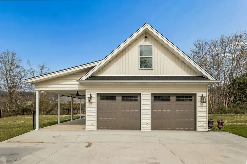 225 Jackson Avenue Carthage TN 37030