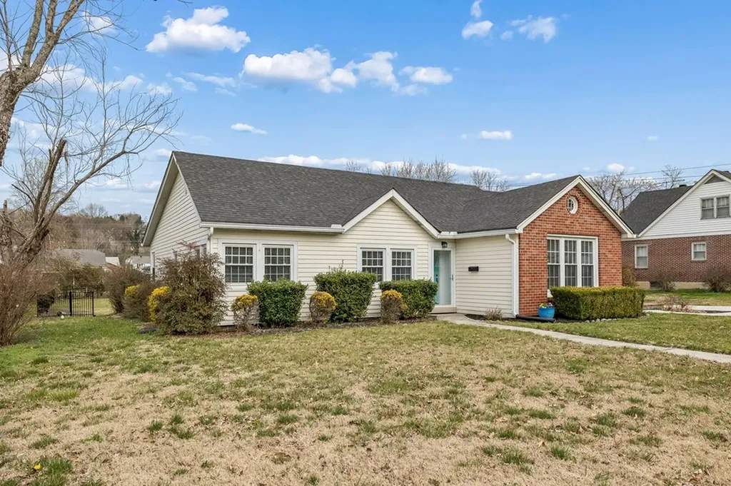 225 Jackson Avenue Carthage TN 37030