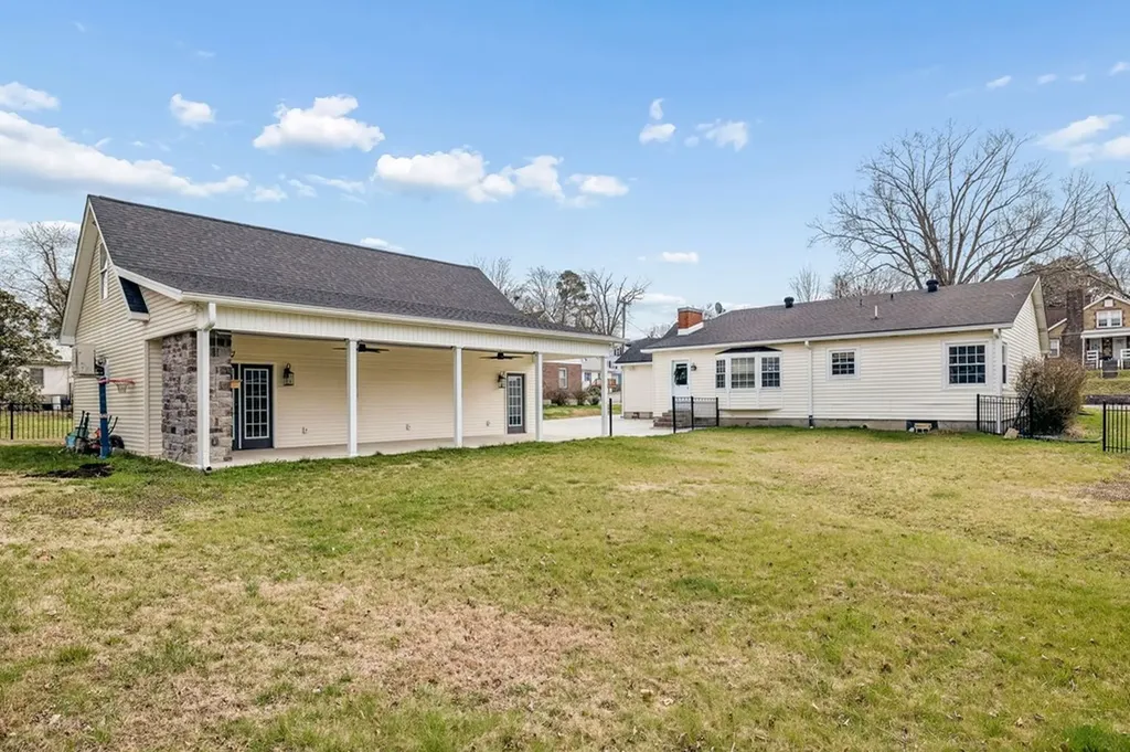 225 Jackson Avenue Carthage TN 37030