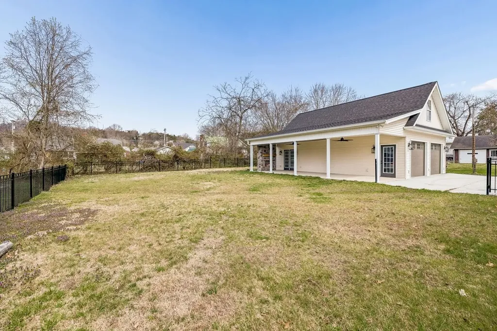 225 Jackson Avenue Carthage TN 37030