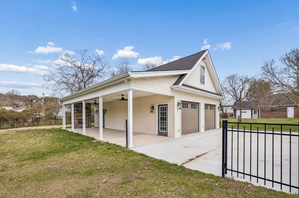 225 Jackson Avenue Carthage TN 37030