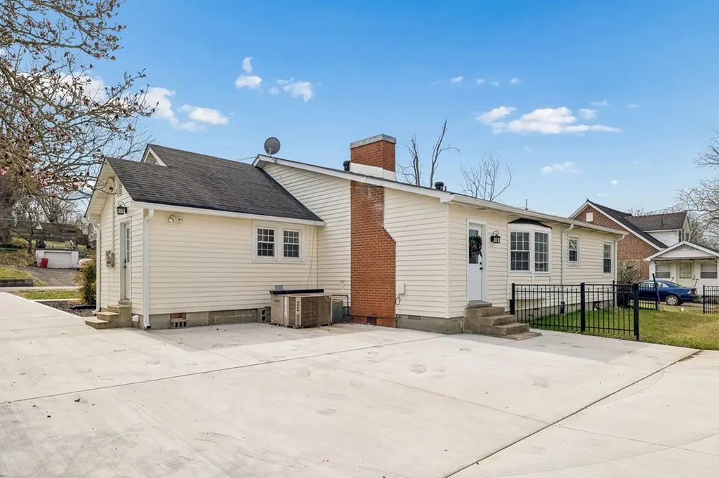 225 Jackson Avenue Carthage TN 37030