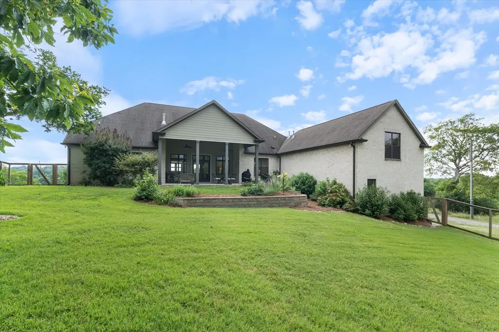 1135D Center Point Road Hendersonville TN 37075