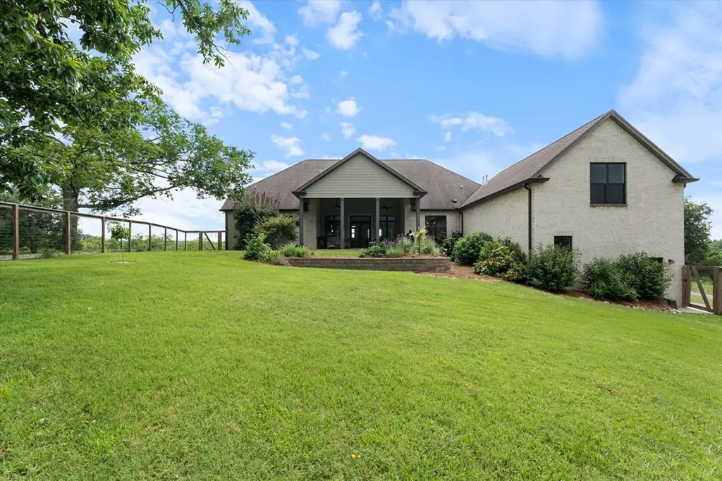 1135D Center Point Road Hendersonville TN 37075