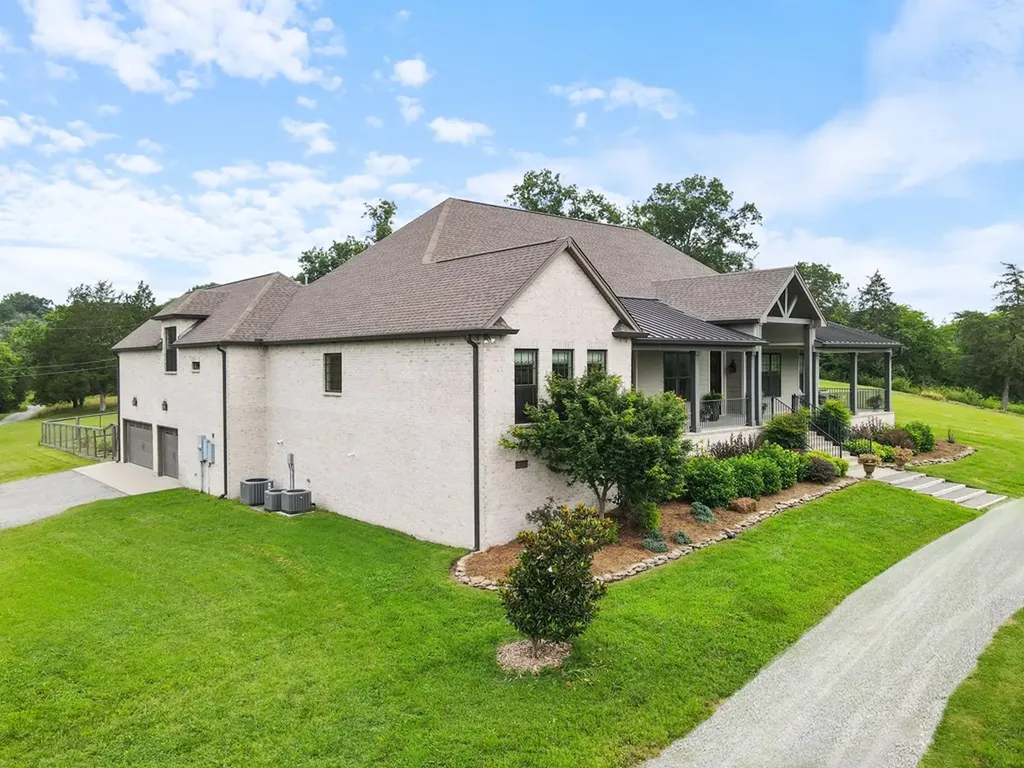 1135D Center Point Road Hendersonville TN 37075