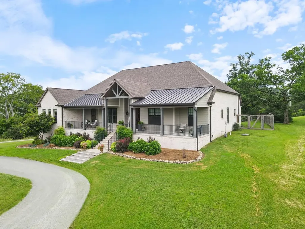 1135D Center Point Road Hendersonville TN 37075