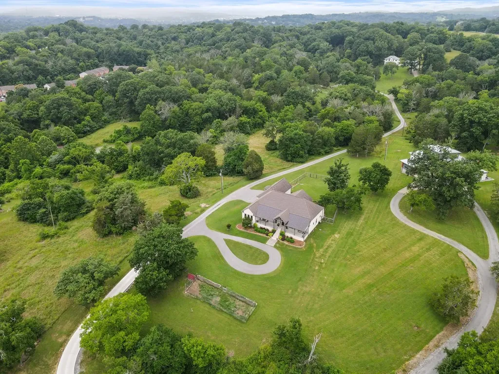 1135D Center Point Road Hendersonville TN 37075