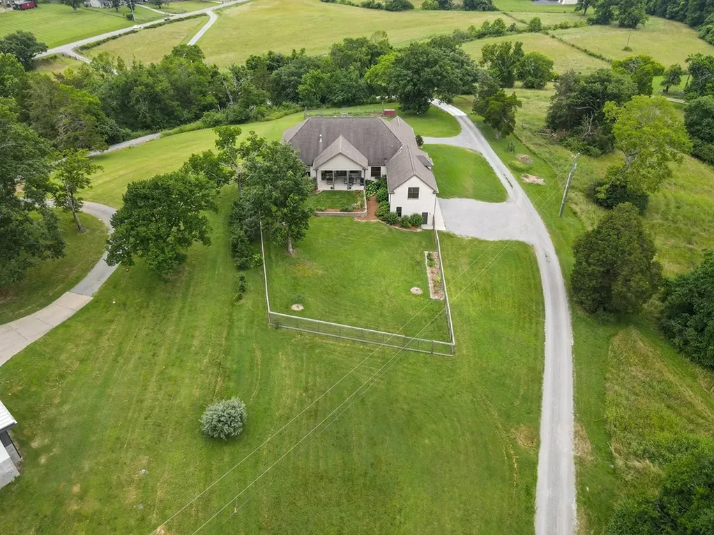 1135D Center Point Road Hendersonville TN 37075