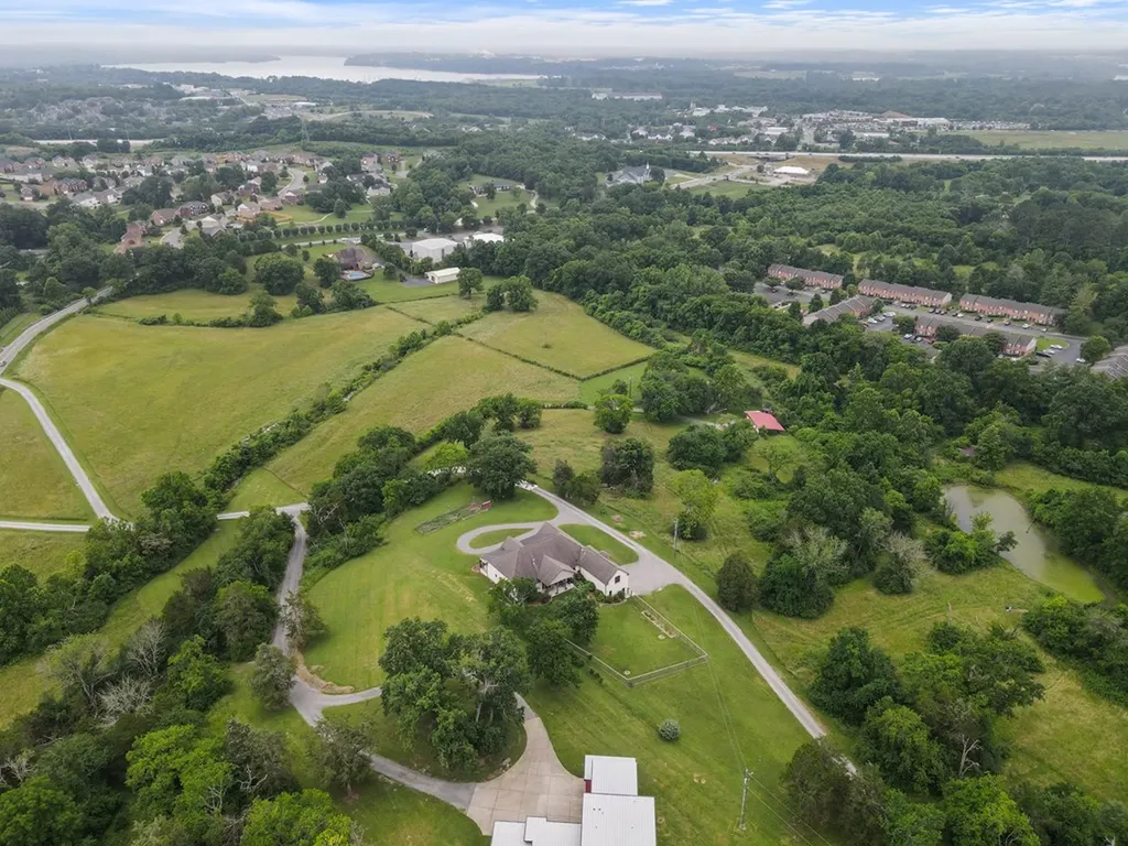 1135D Center Point Road Hendersonville TN 37075