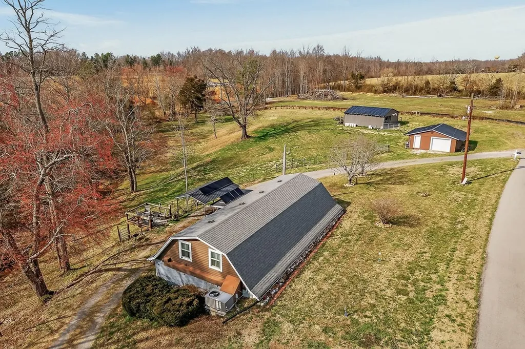 1603 Coon Hunt Road Baxter TN 38544